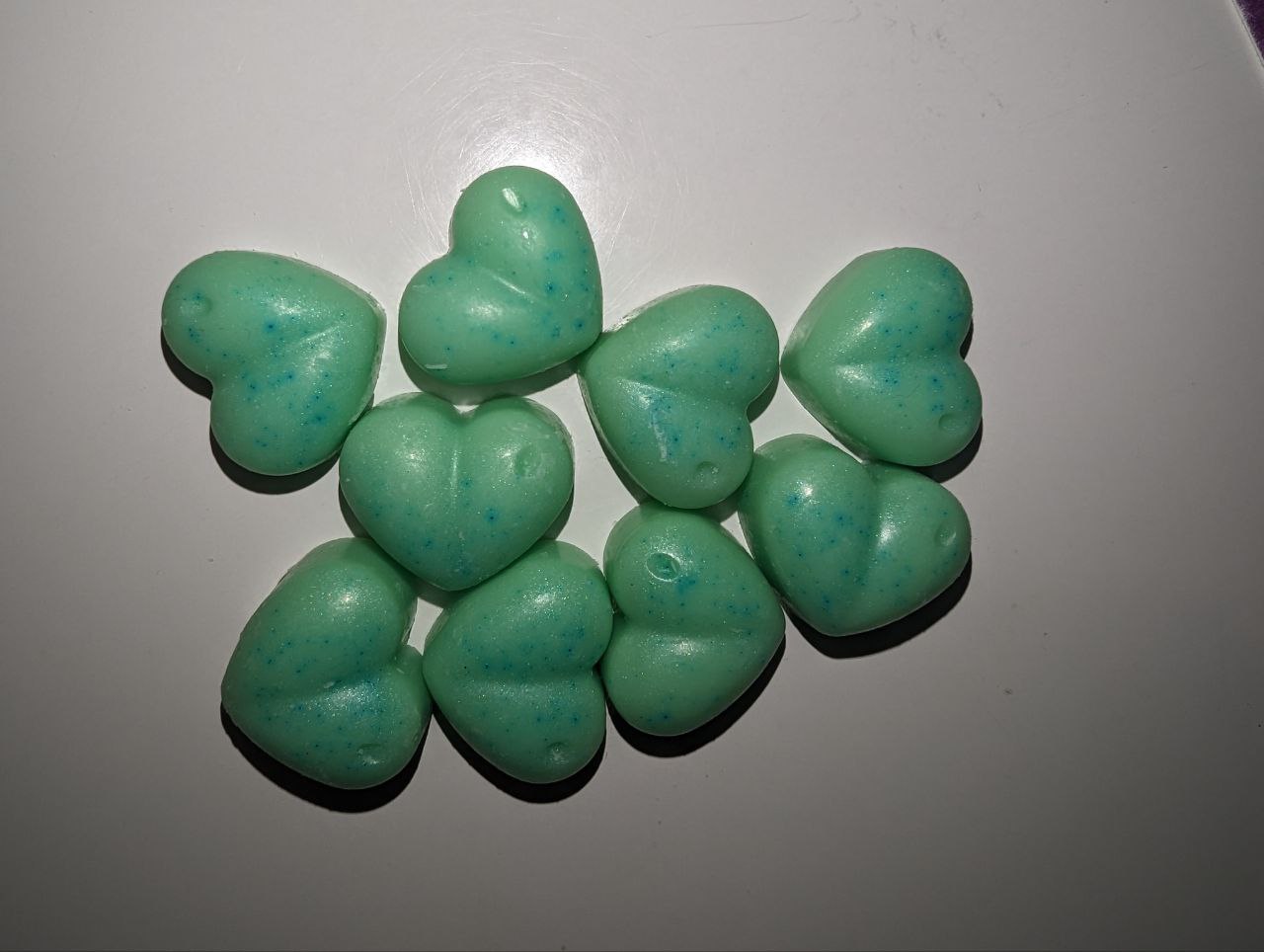 A Pack of 2 Wax Melt Sample Hearts